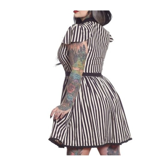 Sourpuss Striped Spiderweb Collar Dress Black Cream Rockabilly Goth Large - Picture 2 of 12